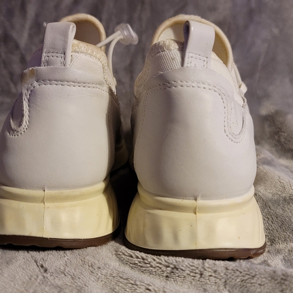 Ecco Yak Leather Toggle Sneakers Two Tone Women's Sz 8 - Picture 6 of 9